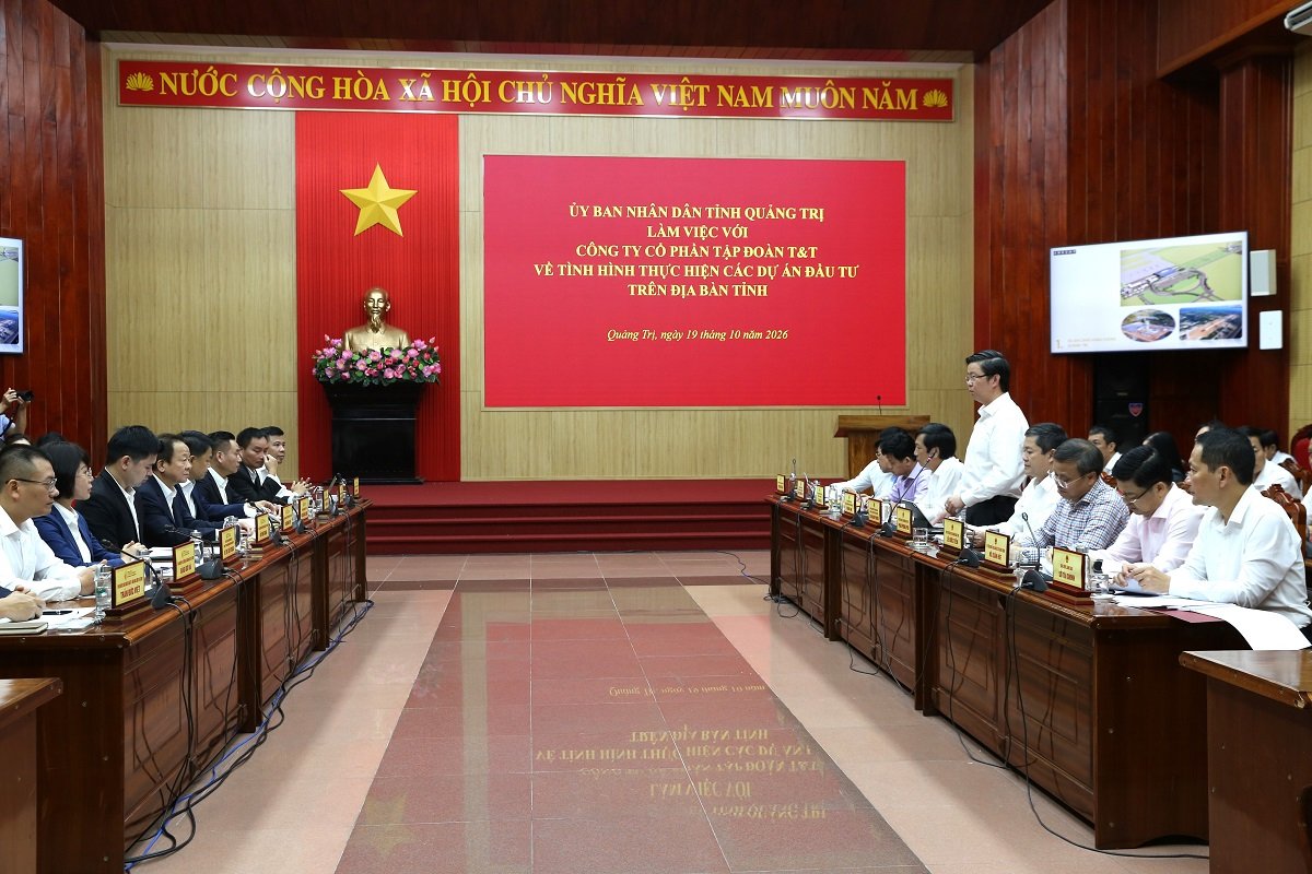 Quang cảnh buổi làm việc giữa UBND tỉnh Quảng Trị và Tập đoàn T&T. Ảnh: Anh Chiến