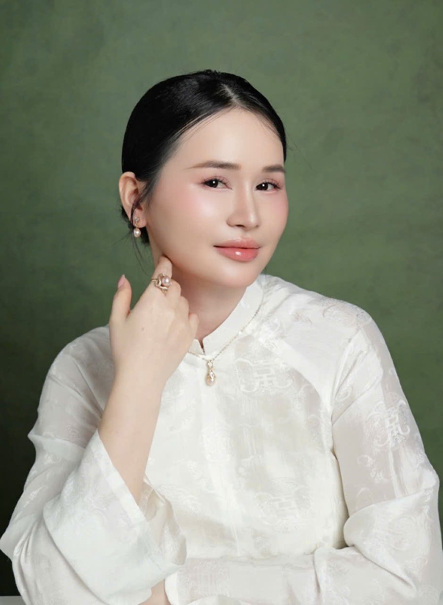 NTK trang sức Nguyễn Hoàng Yến. NTK trang sức Nguyễn Hoàng Yến.