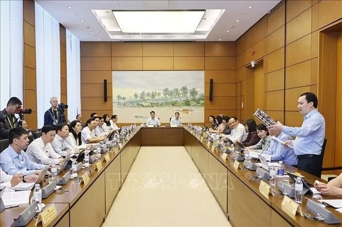 Đoàn đại biểu Quốc hội các tỉnh Hà Tĩnh, Lạng Sơn và thành phố Hải Phòng thảo luận ở tổ. Ảnh: Doãn Tấn/TTXVN Đoàn đại biểu Quốc hội các tỉnh Hà Tĩnh, Lạng Sơn và thành phố Hải Phòng thảo luận ở tổ. Ảnh: Doãn Tấn/TTXVN
