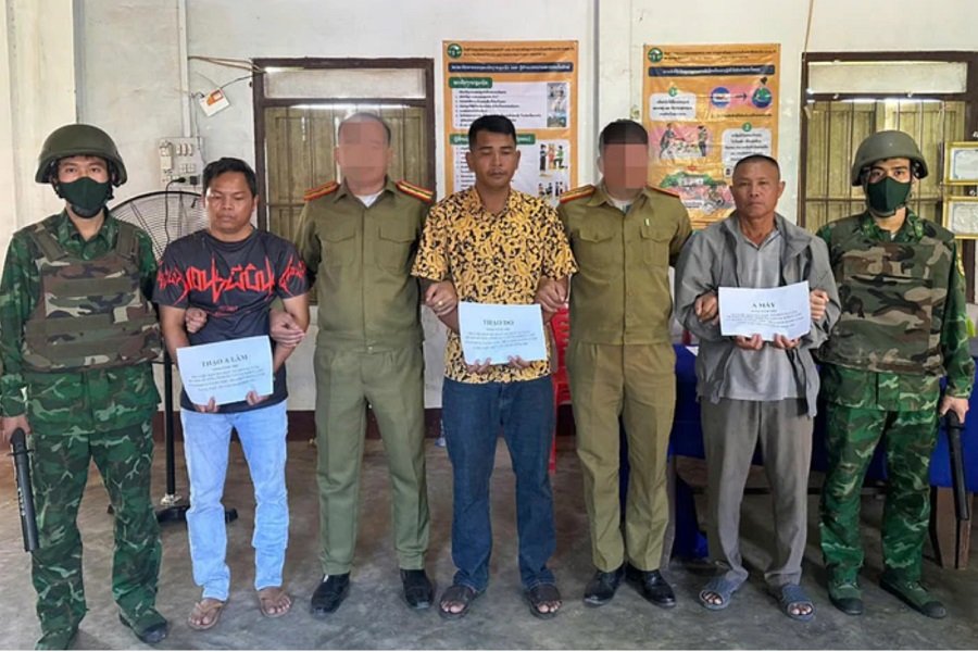 Bắt giữ 3 đối tượng trong đường d&acirc;y tập kết, mua b&aacute;n, vận chuyển ph&aacute;o nổ từ L&agrave;o v&agrave;o Việt Nam