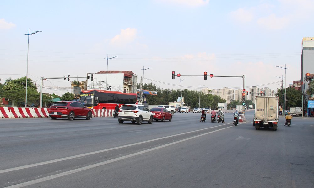 Quốc lộ 18 đoạn qua Khu công nghiệp Quế Võ hay xảy ra ùn tắc do mật độ phương tiện cao, xung đột các hướng đi tại các điểm giao cắt. Quốc lộ 18 đoạn qua Khu công nghiệp Quế Võ hay xảy ra ùn tắc do mật độ phương tiện cao, xung đột các hướng đi tại các điểm giao cắt.
