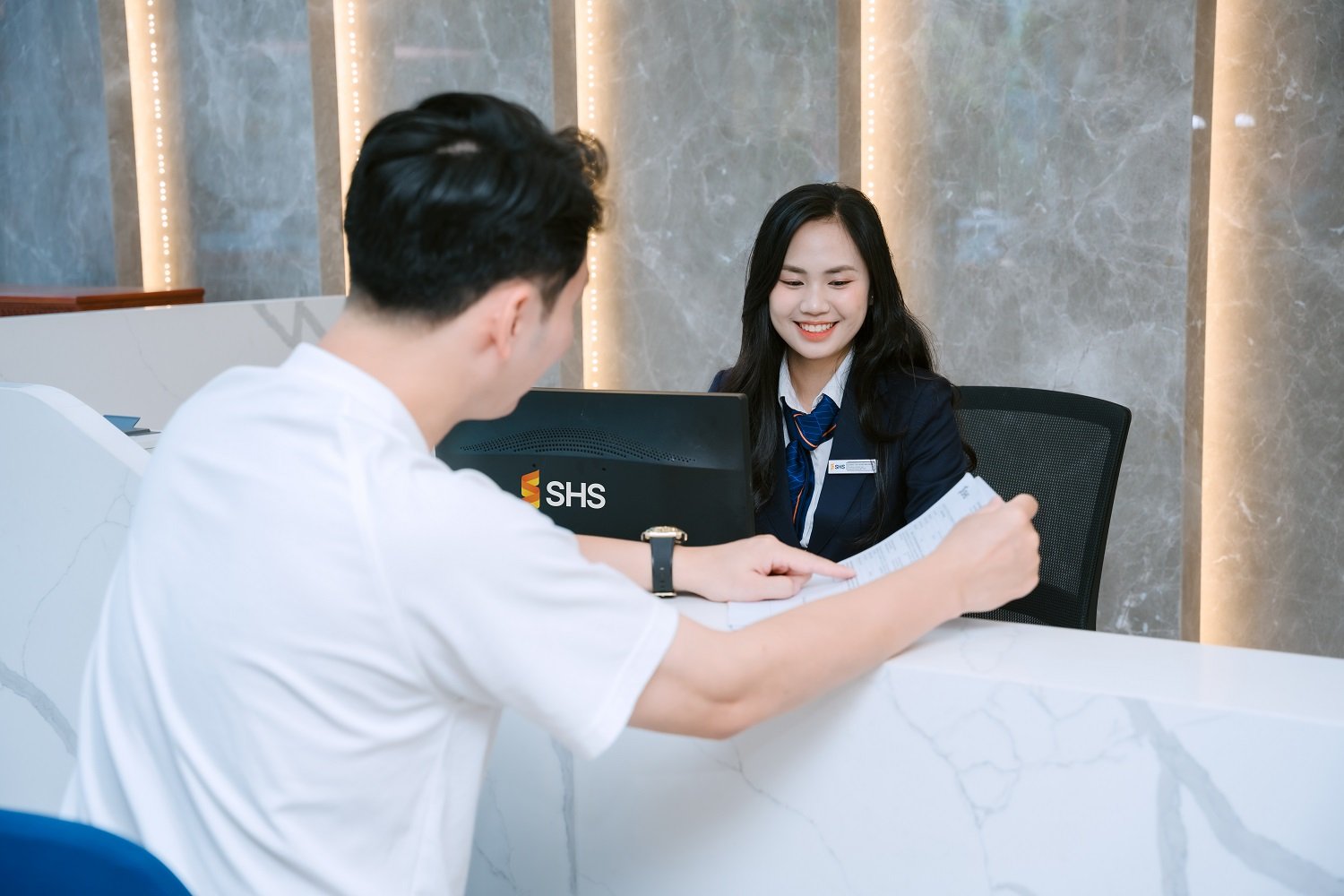 Doanh thu quý III/2026 của SHS duy trì tăng trưởng giữa những biến động của thị trường. Doanh thu quý III/2026 của SHS duy trì tăng trưởng giữa những biến động của thị trường.