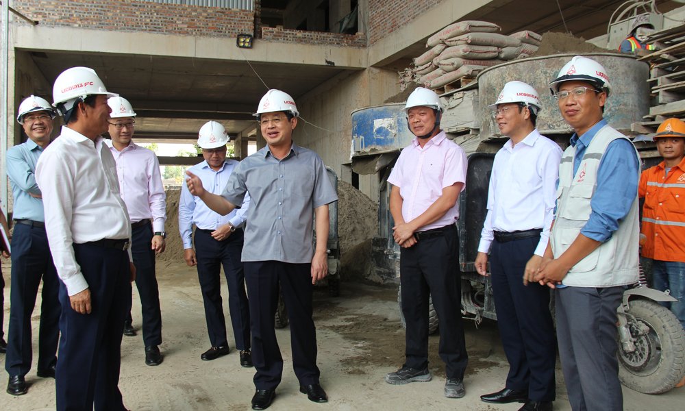 Chủ tịch UBND thành phố Phạm Hoàng Sơn kiểm tra tiến độ dự án nhà ở xã hội thuộc khu đô thị mới phường Bắc Giang. Chủ tịch UBND thành phố Phạm Hoàng Sơn kiểm tra tiến độ dự án nhà ở xã hội thuộc khu đô thị mới phường Bắc Giang.