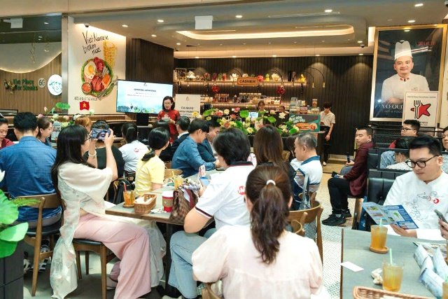 Các đại biểu tham dự chương trình giới thiệu du lịch Đà Nẵng tại Singapore ngày 20/10/2026. Ảnh: Trung tâm Xúc tiến du lịch Đà Nẵng · Các đại biểu tham dự chương trình giới thiệu du lịch Đà Nẵng tại Singapore ngày 20/10/2026. Ảnh: Trung tâm Xúc tiến du lịch Đà Nẵng ·