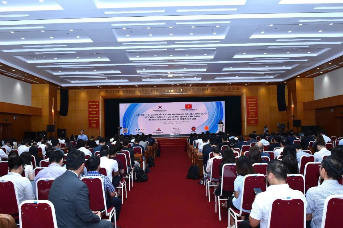 To&agrave;n cảnh Hội nghị đối thoại giữa Bộ T&agrave;i ch&iacute;nh v&agrave; doanh nghiệp H&agrave;n Quốc về ch&iacute;nh s&aacute;ch thuế, hải quan năm 2026.