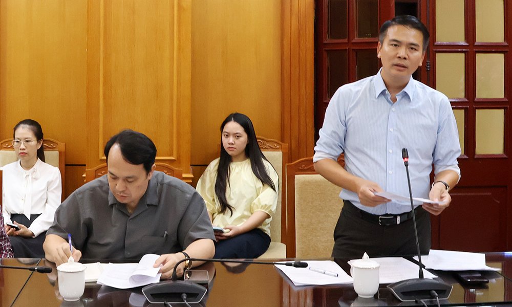 Lãnh đạo Văn phòng UBND thành phố báo cáo kết quả triển khai thí điểm ứng dụng trợ lý Nhân dân. Lãnh đạo Văn phòng UBND thành phố báo cáo kết quả triển khai thí điểm ứng dụng trợ lý Nhân dân.