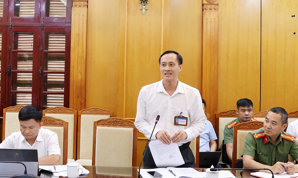 Đại diện phường Nam Sơn nêu một số vướng mắc trong quá trình triển khai ứng dụng trợ lý Nhân dân tại cơ sở. Đại diện phường Nam Sơn nêu một số vướng mắc trong quá trình triển khai ứng dụng trợ lý Nhân dân tại cơ sở.