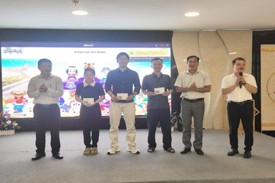 Các học viên tham gia Minigame câu hỏi tại lớp tập huấn. Các học viên tham gia Minigame câu hỏi tại lớp tập huấn.