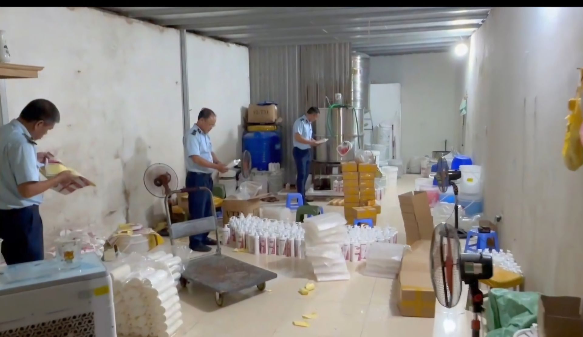 Lực lượng chức năng kiểm tra cơ sở Lực lượng chức năng kiểm tra cơ sở