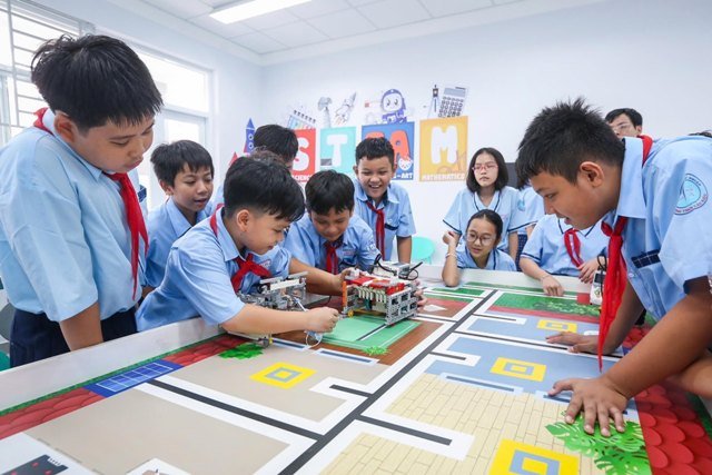 Nghệ An hướng tới 100% học sinh tiểu học c&oacute; sản phẩm s&aacute;ng tạo STEM/STEAM v&agrave;o năm 2035.