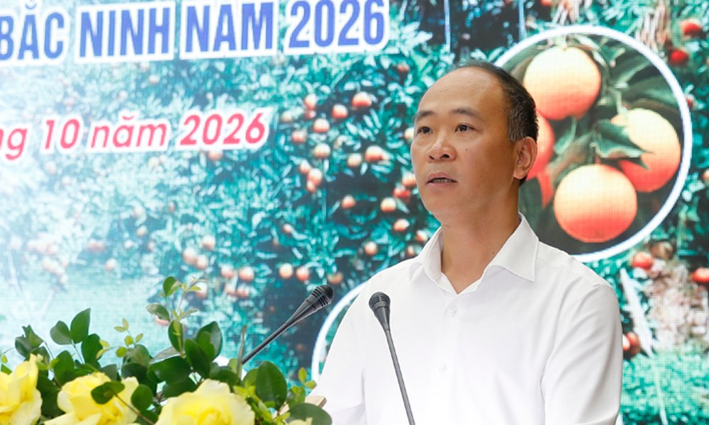 Đồng ch&iacute; Nguyễn Thế Thi, Ph&oacute; Gi&aacute;m đốc Sở C&ocirc;ng Thương b&aacute;o c&aacute;o t&igrave;nh h&igrave;nh sản xuất, ti&ecirc;u thụ v&agrave; c&ocirc;ng t&aacute;c x&uacute;c tiến thương mại đối với một số c&acirc;y ăn quả chủ lực, đặc trưng tr&ecirc;n địa b&agrave;n th&agrave;nh phố Bắc Ninh năm 2026.