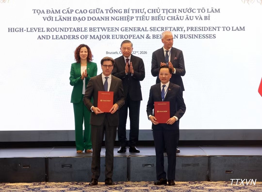 Tổng Bí thư, Chủ tịch nước Tô Lâm chứng kiến trao thỏa thuận hợp tác giữa các doanh nghiệp. (Ảnh: TTXVN) Tổng Bí thư, Chủ tịch nước Tô Lâm chứng kiến trao thỏa thuận hợp tác giữa các doanh nghiệp. (Ảnh: TTXVN)