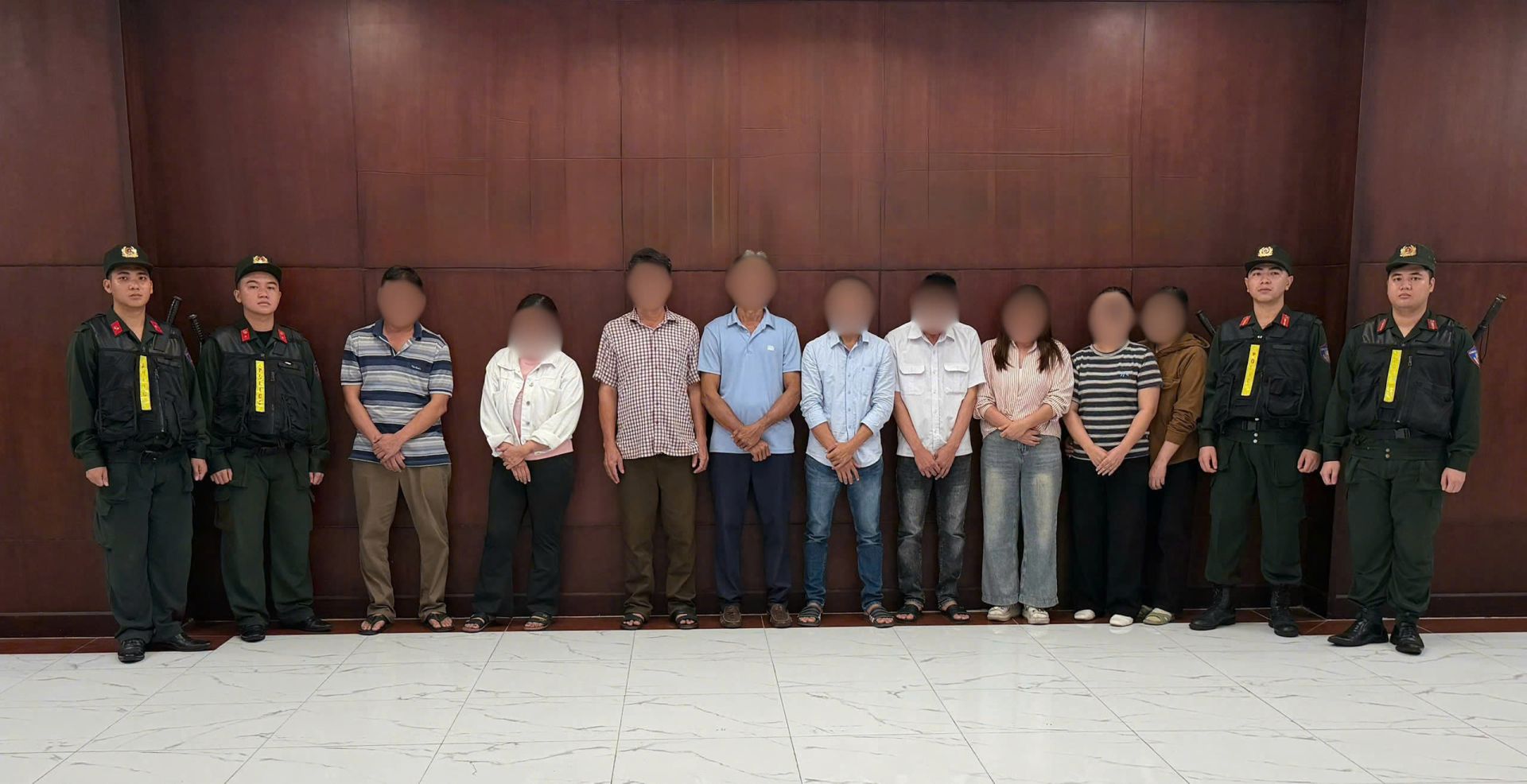 Công an TP.HCM khởi tố vụ án, bắt tạm giam 9 bị can, điều tra đường dây sử dụng chất cấm, đưa hơn 10.000 tấn heo ra thị trường từ đầu năm 2026. (Ảnh: Công an TP.HCM) Công an TP.HCM khởi tố vụ án, bắt tạm giam 9 bị can, điều tra đường dây sử dụng chất cấm, đưa hơn 10.000 tấn heo ra thị trường từ đầu năm 2026. (Ảnh: Công an TP.HCM)