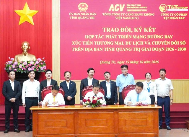 UBND tỉnh Quảng Trị, ACV v&agrave; Tập đo&agrave;n T&T k&yacute; kết hợp t&aacute;c ph&aacute;t triển mạng đường bay, x&uacute;c tiến thương mại, du lịch v&agrave; chuyển đổi số giai đoạn 2026&ndash;2030. Ảnh: Cổng th&ocirc;ng tin điện tử tỉnh Quảng Trị.
