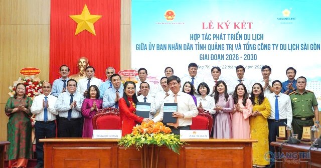 UBND tỉnh v&agrave; Saigontourist Group k&yacute; kết Bản ghi nhớ hợp t&aacute;c ph&aacute;t triển du lịch giai đoạn 2026 - 2030. Ảnh: Cổng th&ocirc;ng tin điện tử tỉnh Quảng Trị.