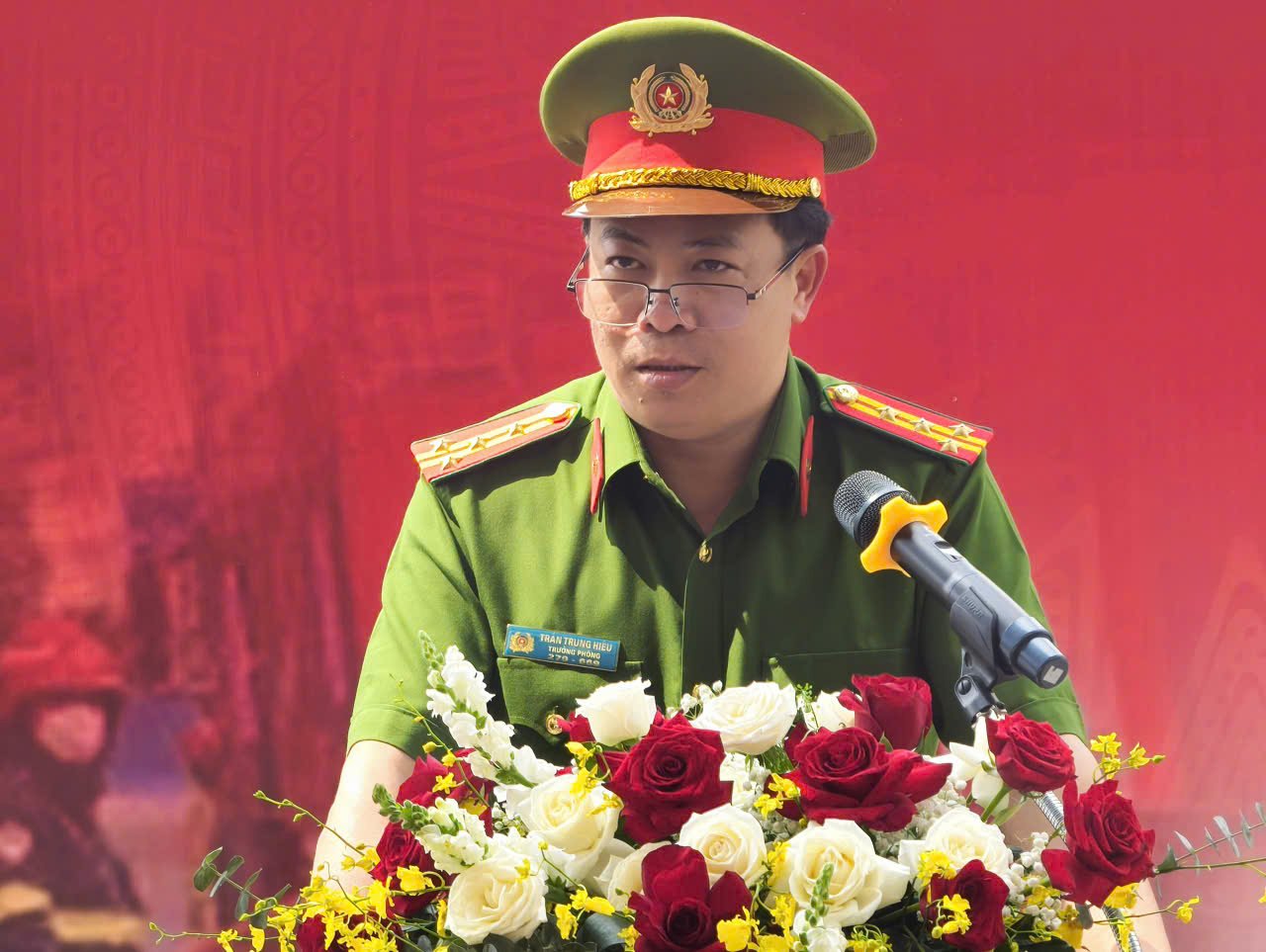 Đại t&aacute; Trần Trung Hiếu, Trưởng Ph&ograve;ng PC07, C&ocirc;ng an TP.HCM, ph&aacute;t biểu chỉ đạo tại buổi thực tập phương &aacute;n chữa ch&aacute;y, cứu nạn, cứu hộ cấp th&agrave;nh phố.