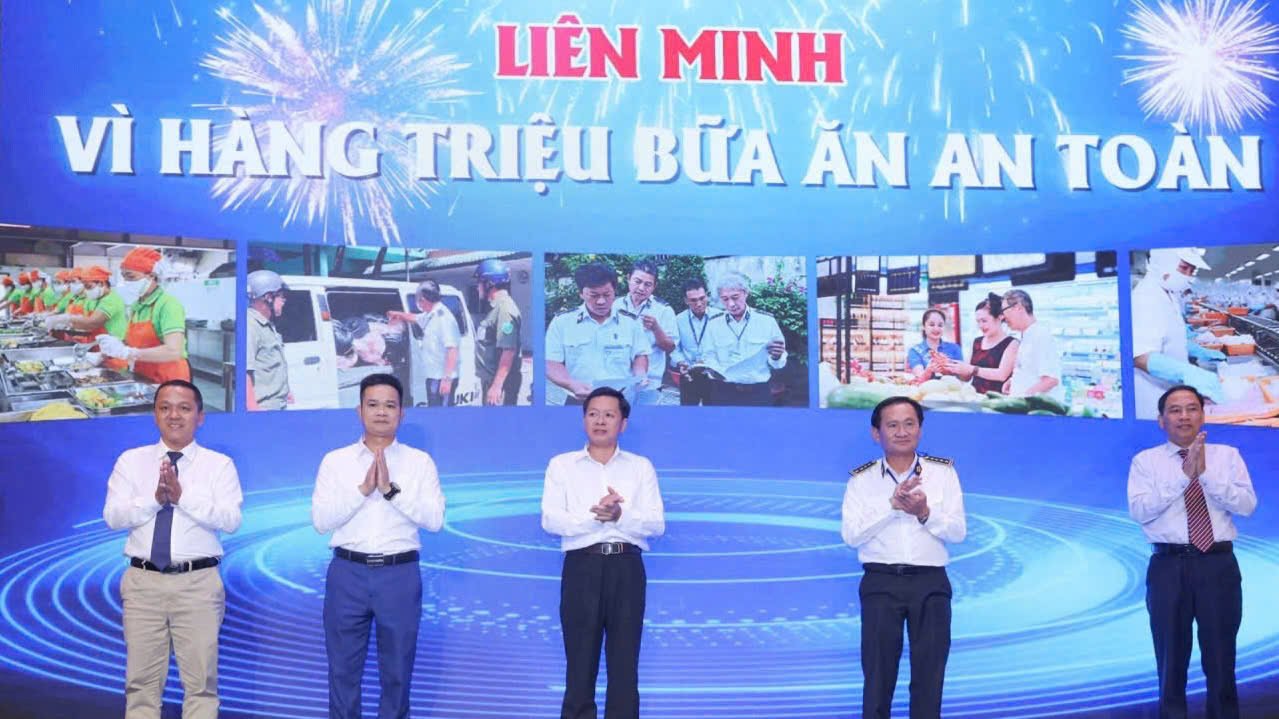 Tạp chí Thương hiệu và Công luận được vinh danh với tuyến bài “Những người giữ an toàn cho bữa ăn của 14 triệu dân TP.HCM” - Hình 2
