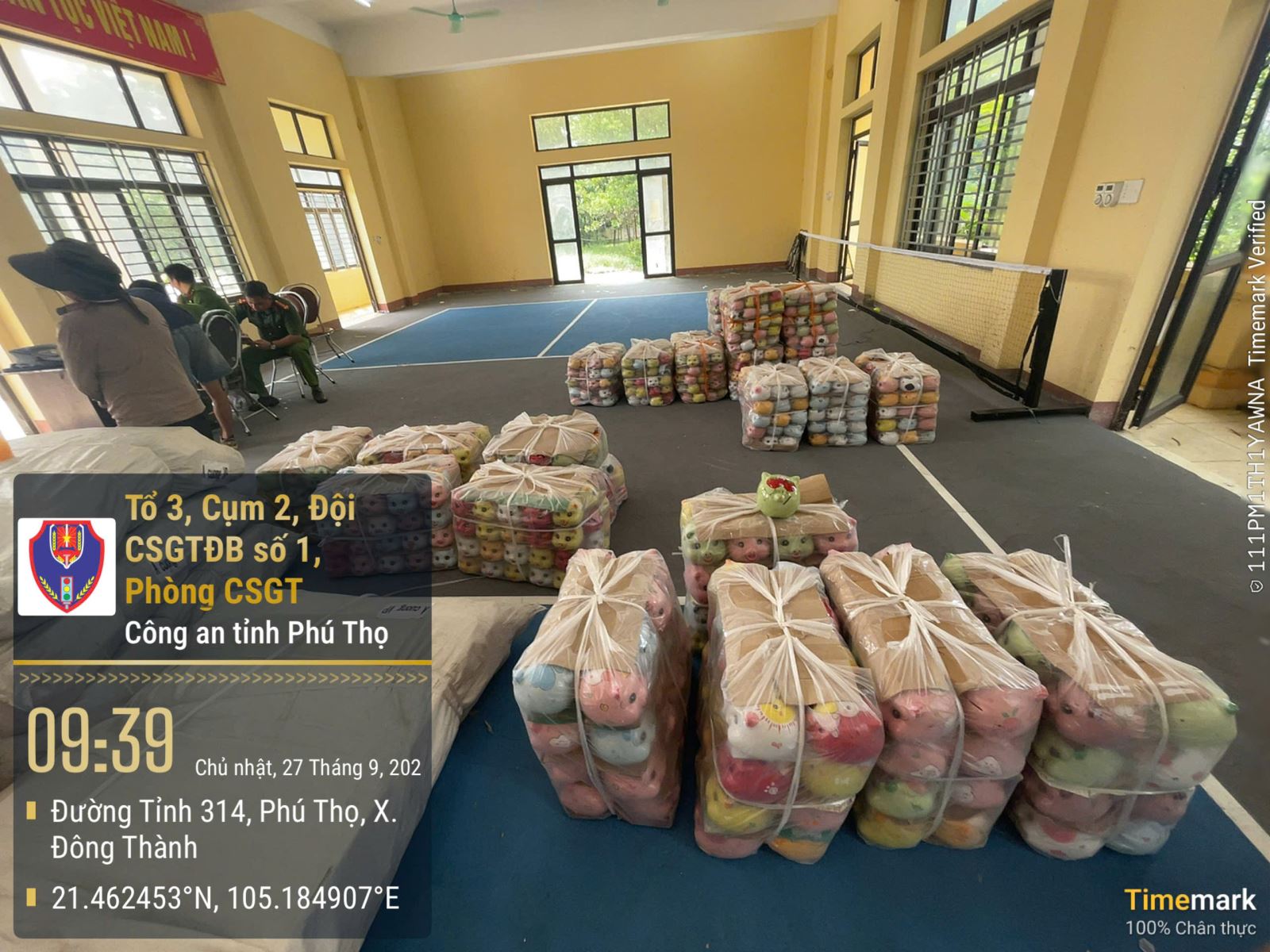 Số hàng hóa không rõ nguồn gốc xuất xứ bị phát hiện trên xe Số hàng hóa không rõ nguồn gốc xuất xứ bị phát hiện trên xe