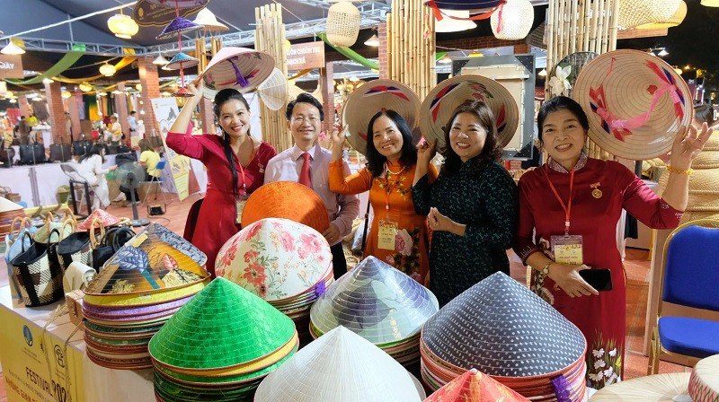 C&aacute;c sản phẩm thủ c&ocirc;ng truyền thống mang đậm bản sắc văn h&oacute;a Việt Nam