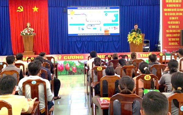 Quang cảnh hội nghị