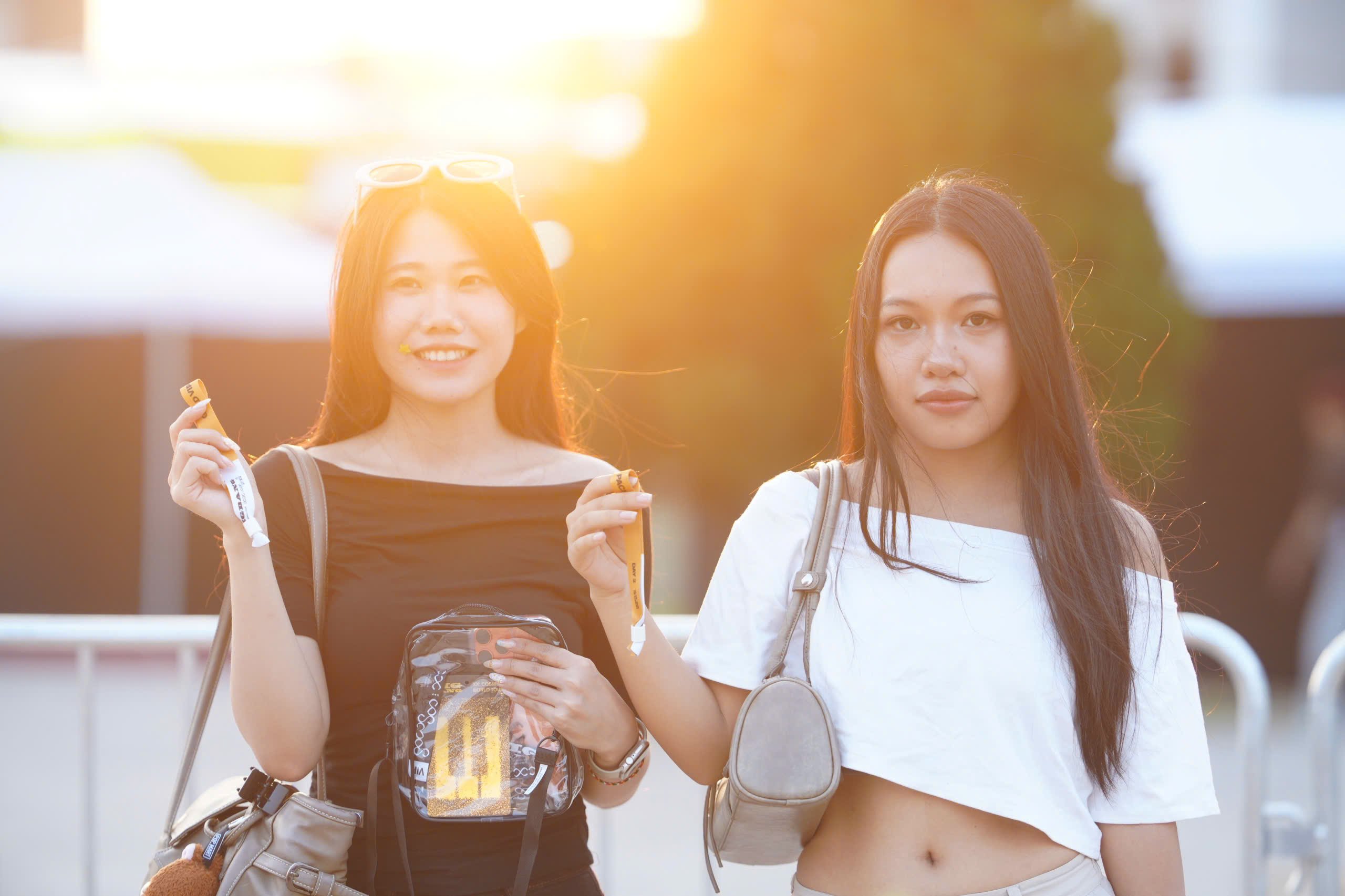 SVĐ Mỹ Đình nóng lên trước giờ G: Fan BIGBANG háo hức đổi vòng tay, đếm ngược hai đêm concert - Hình 8