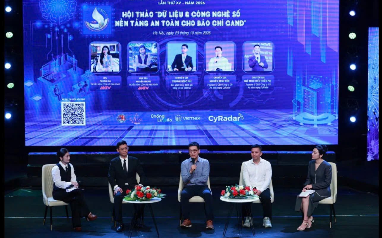 C&aacute;c diễn giả trao đổi trong phi&ecirc;n toạ đ&agrave;m của Hội thảo. Ảnh: PV