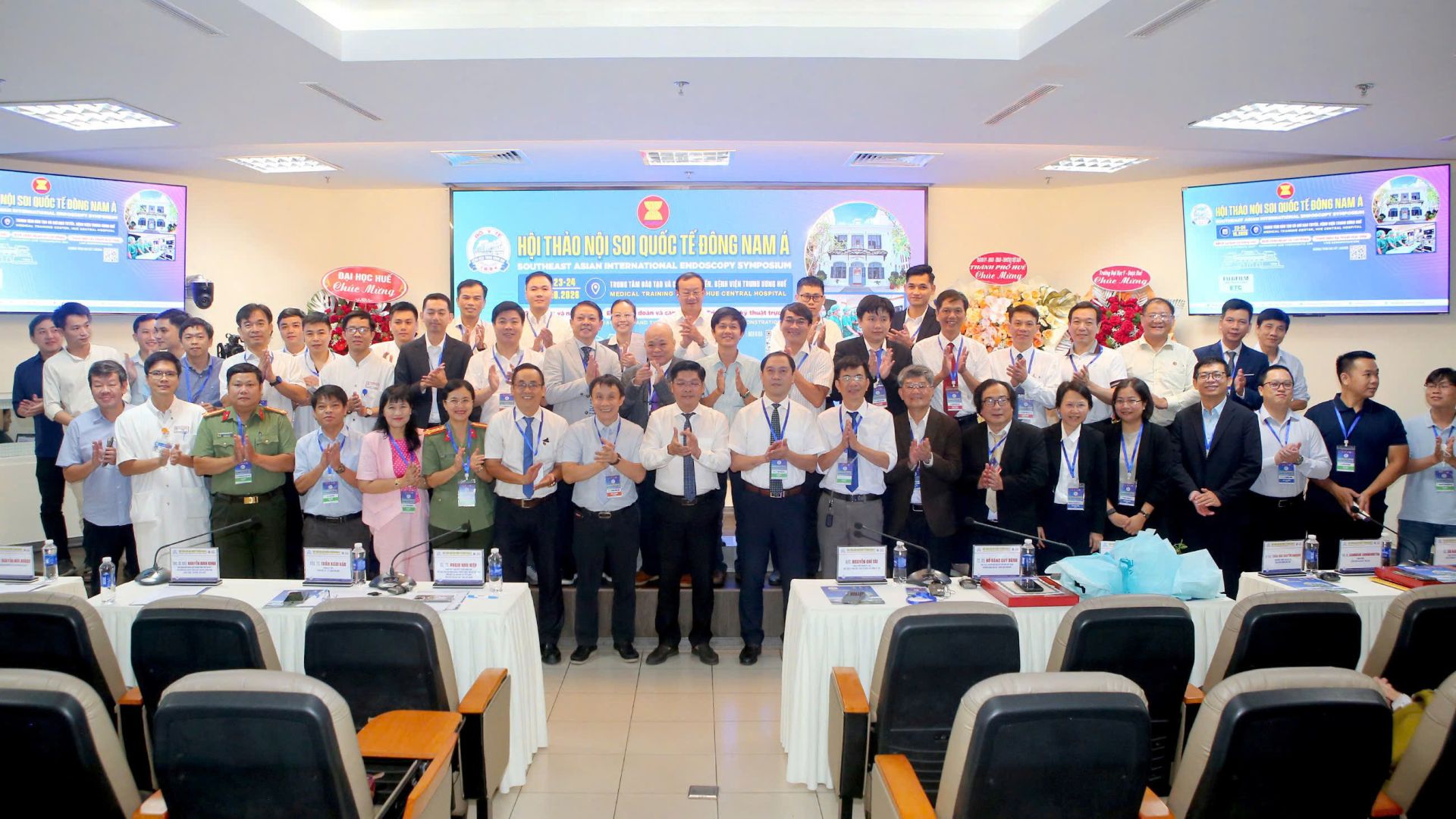 Đại biểu và các chuyên gia trong nước và quốc tế tham dự hội nghị Đại biểu và các chuyên gia trong nước và quốc tế tham dự hội nghị
