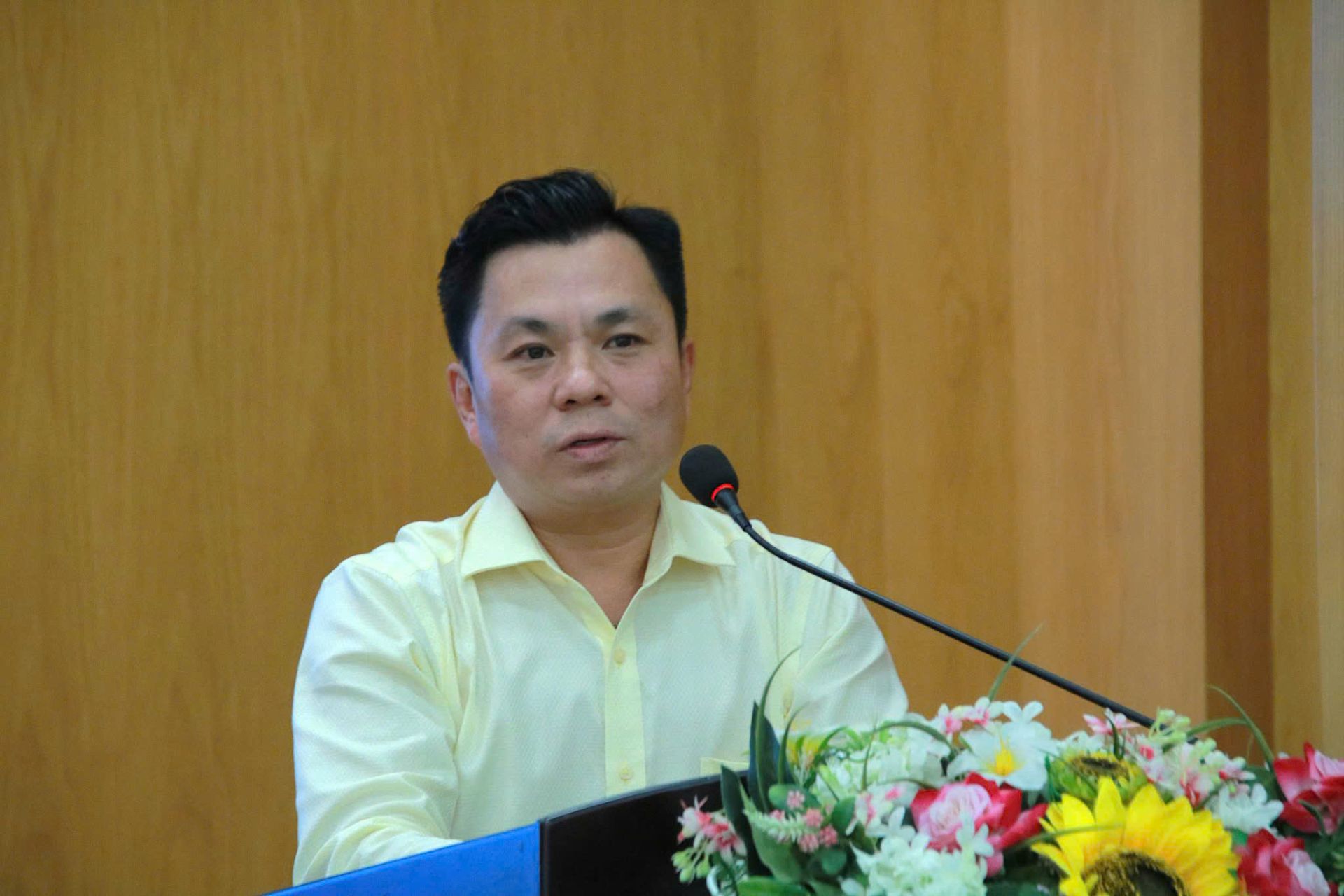 &Ocirc;ng Huỳnh Hữu Tốt, Trưởng ph&ograve;ng Phổ biến, gi&aacute;o dục ph&aacute;p luật, Sở Tư ph&aacute;p TP.HCM, b&aacute;o c&aacute;o c&aacute;c nội dung về Luật Ph&aacute;t triển đ&ocirc; thị tại hội nghị.