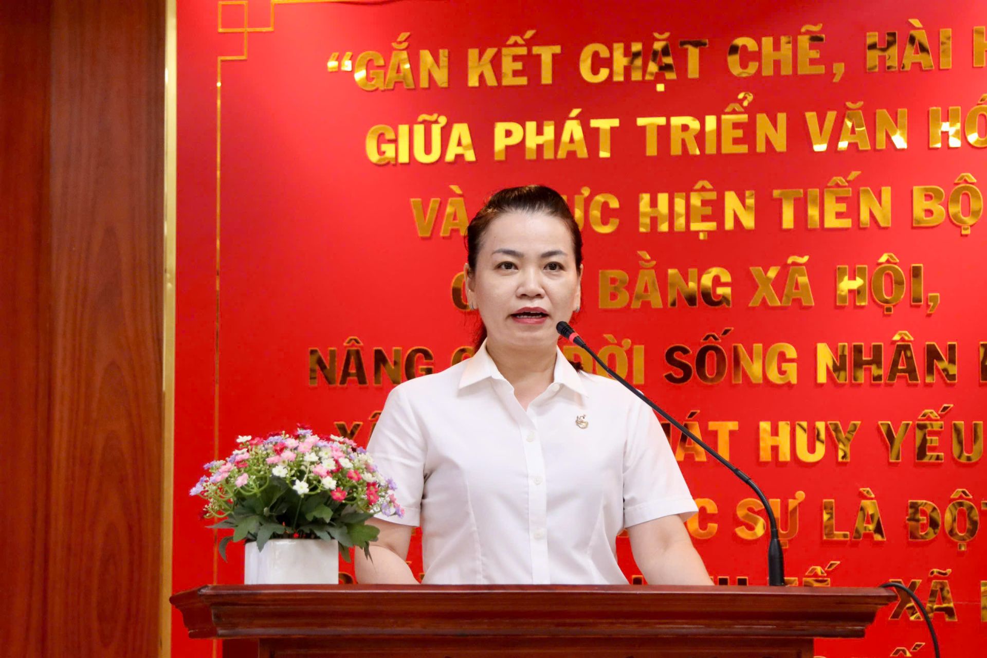 Bà Huỳnh Thị Diễm Trang, Chánh Văn phòng HĐND và UBND phường Tân Bình, triển khai các nội dung trọng tâm về công tác hòa giải ở cơ sở tại hội nghị tập huấn năm 2026. Bà Huỳnh Thị Diễm Trang, Chánh Văn phòng HĐND và UBND phường Tân Bình, triển khai các nội dung trọng tâm về công tác hòa giải ở cơ sở tại hội nghị tập huấn năm 2026.