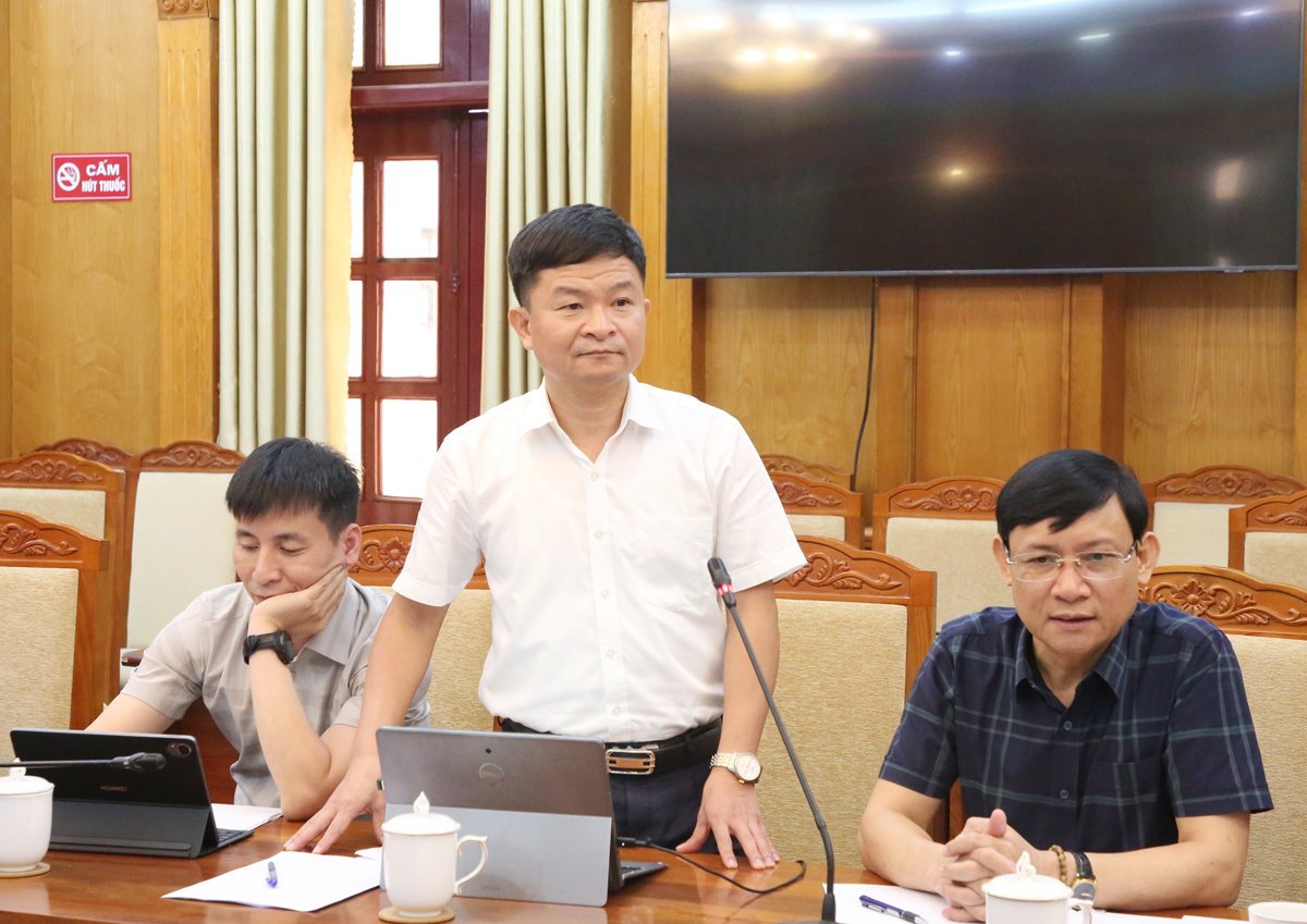 L&atilde;nh đạo Sở Khoa học v&agrave; C&ocirc;ng nghệ trao đổi tại buổi l&agrave;m việc.