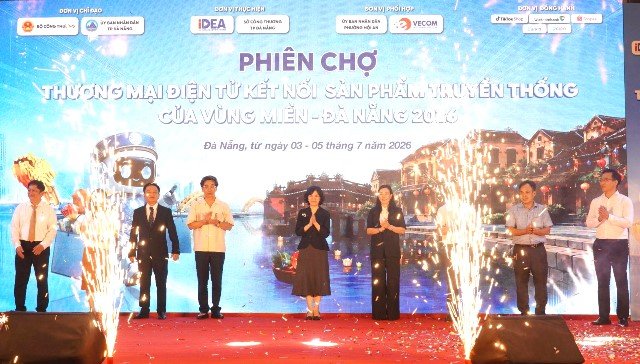 Khai mạc phiên chợ thương mại điện tử kết nối sản phẩm truyền thống vùng miền Đà Nẵng 2026. Ảnh: Cổng thông tin điện tử TP. Đà Nẵng. Khai mạc phiên chợ thương mại điện tử kết nối sản phẩm truyền thống vùng miền Đà Nẵng 2026. Ảnh: Cổng thông tin điện tử TP. Đà Nẵng.