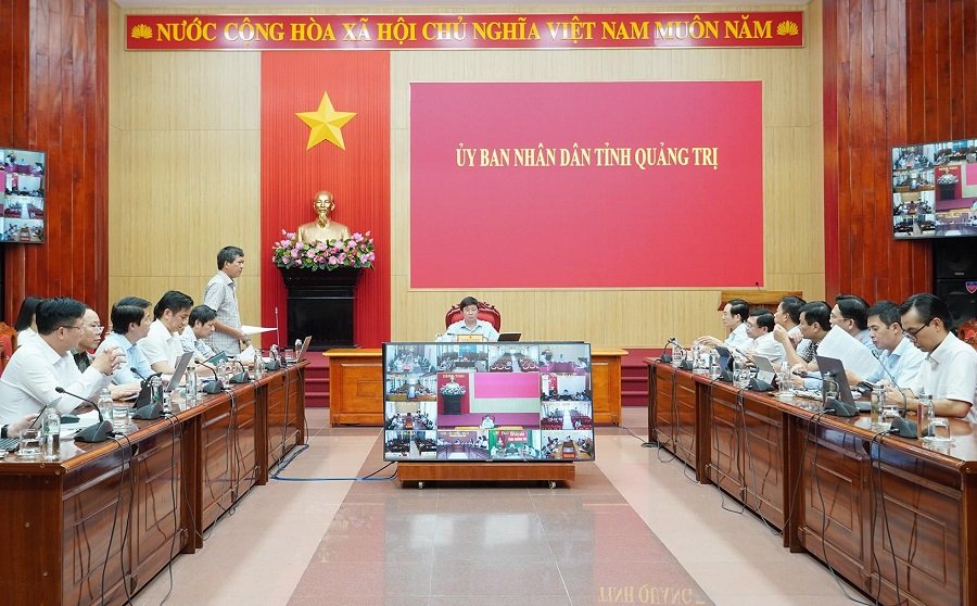 To&agrave;n cảnh buổi l&agrave;m việc