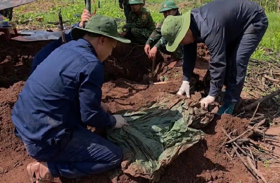 Đội tìm kiếm, quy tập hài cốt liệt sĩ số 1 tìm thấy thêm 2 hài cốt liệt sĩ tại bản Bãi Dinh Đội tìm kiếm, quy tập hài cốt liệt sĩ số 1 tìm thấy thêm 2 hài cốt liệt sĩ tại bản Bãi Dinh