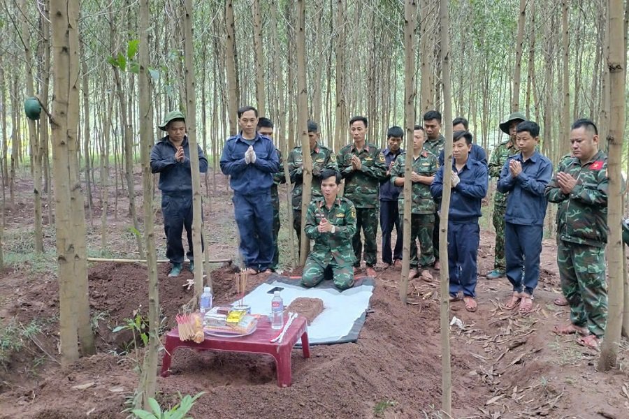 Công tác quy tập được thực hiện rất cẩn trọng và nghiêm trang Công tác quy tập được thực hiện rất cẩn trọng và nghiêm trang