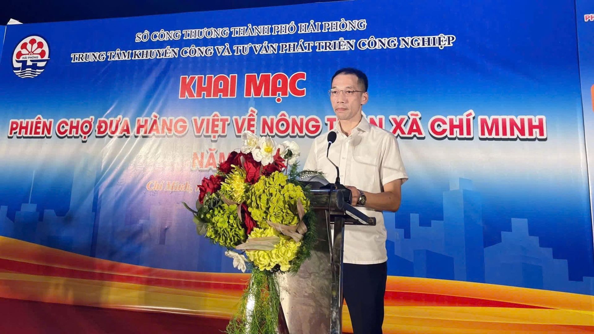 Đại diện Trung tâm Khuyến công và Tư vấn phát triển công nghiệp - Sở Công Thương Hải Phòng phát biểu tại lễ khai mạc. Đại diện Trung tâm Khuyến công và Tư vấn phát triển công nghiệp - Sở Công Thương Hải Phòng phát biểu tại lễ khai mạc.