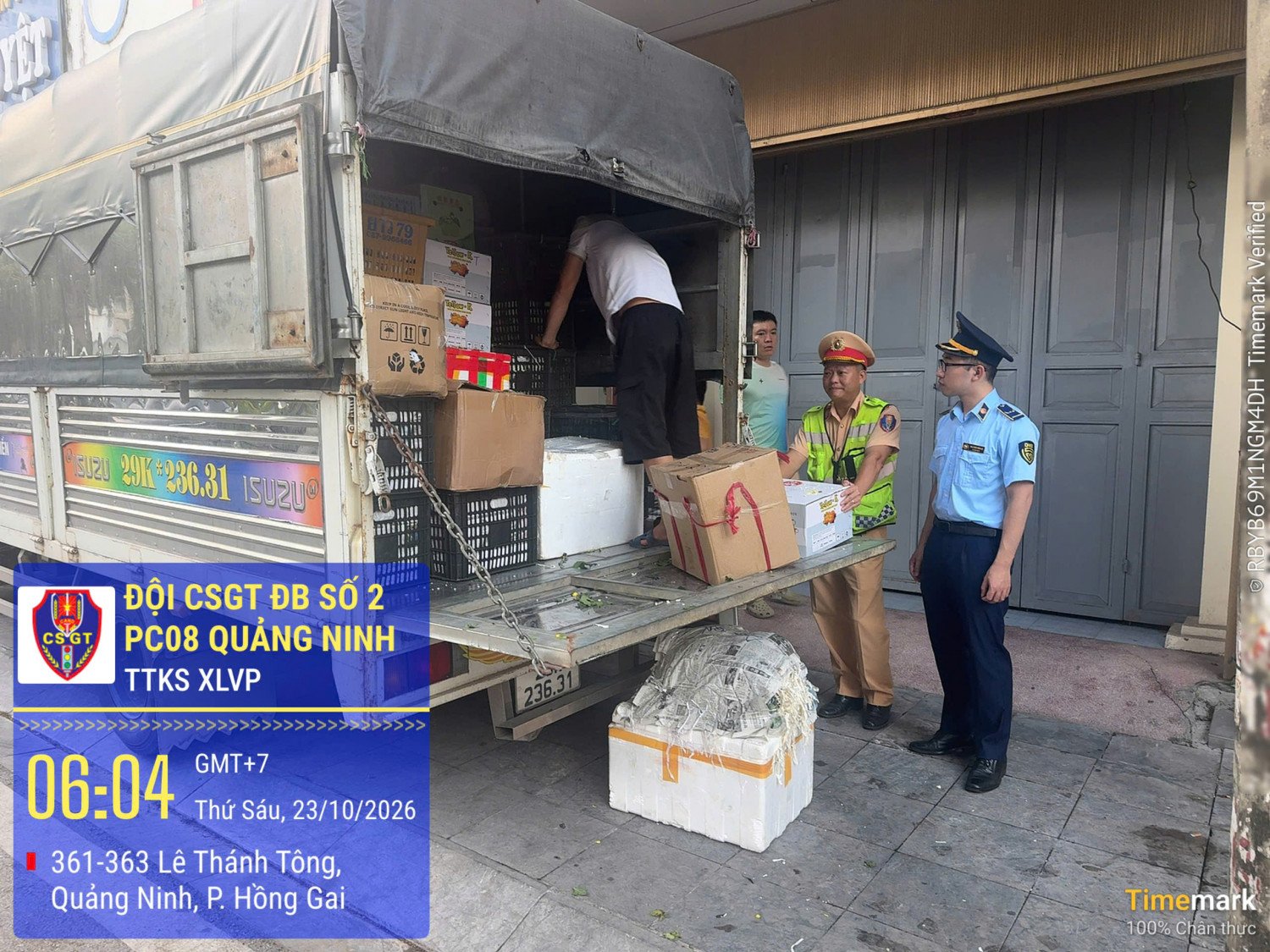 Lực lượng chức năng kiểm tra hàng hóa trên phương tiện vận tải Lực lượng chức năng kiểm tra hàng hóa trên phương tiện vận tải