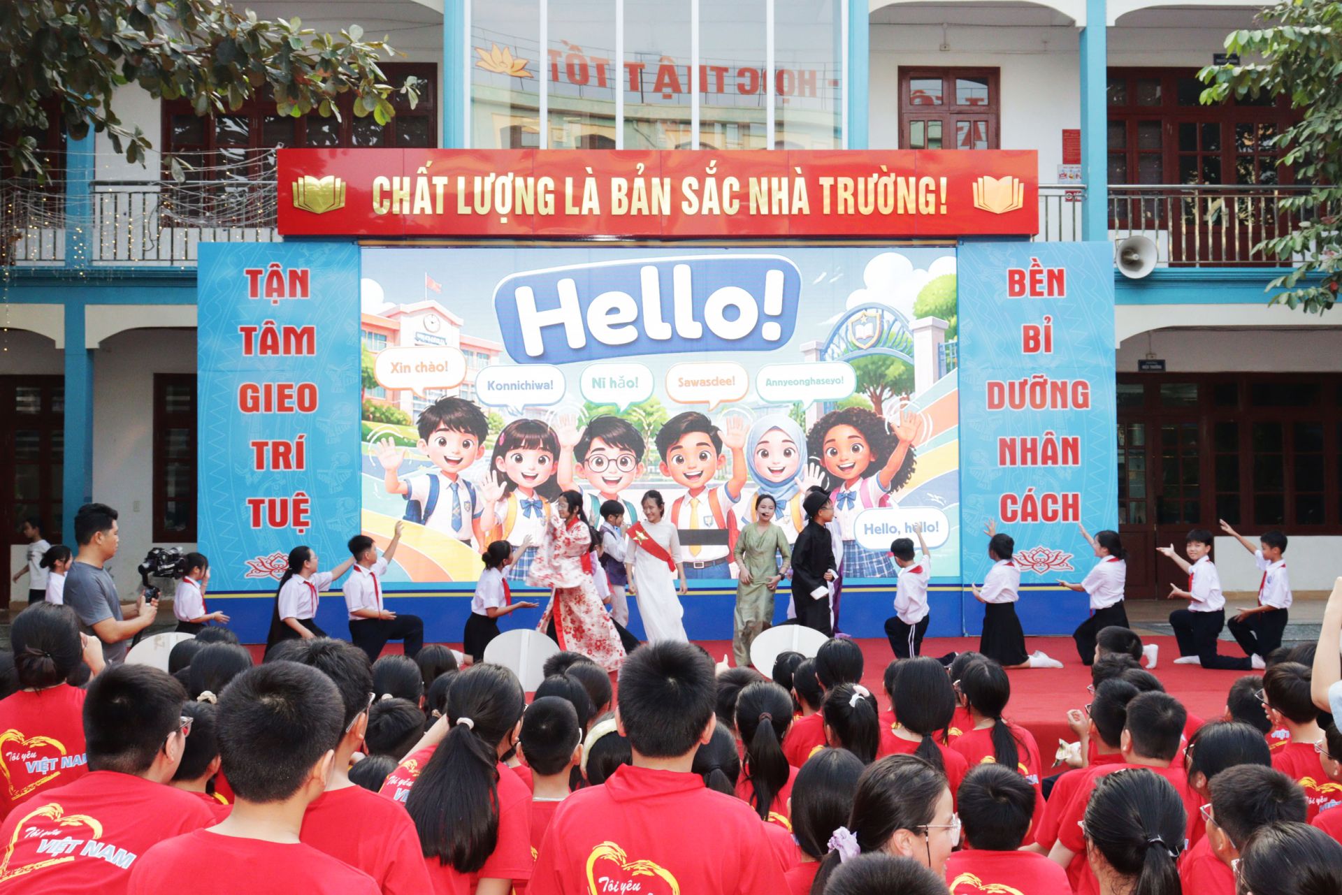 Hình ảnh tại buổi sinh hoạt. Hình ảnh tại buổi sinh hoạt.