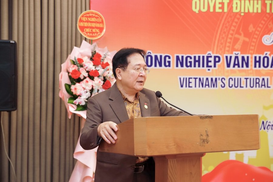 Nghệ sĩ nhân dân Vương Duy Biên, Nguyên thứ trưởng Bộ Văn hóa, thể thao và du lịch, Chủ tịch Hiệp hội Phát triển Công nghiệp Văn hóa Việt Nam phát biểu chỉ đạo tại buổi lễ Nghệ sĩ nhân dân Vương Duy Biên, Nguyên thứ trưởng Bộ Văn hóa, thể thao và du lịch, Chủ tịch Hiệp hội Phát triển Công nghiệp Văn hóa Việt Nam phát biểu chỉ đạo tại buổi lễ