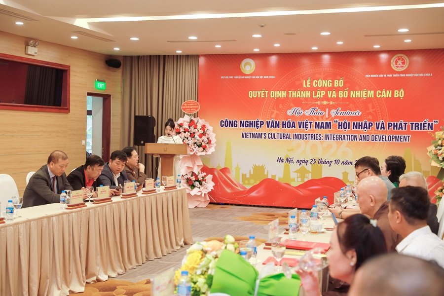Các diễn giả trình bày tham luận trong Hội thảo Các diễn giả trình bày tham luận trong Hội thảo
