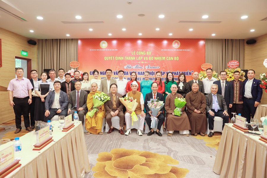Ảnh chụp tập thể các vị đại biểu tham gia chương trình Ảnh chụp tập thể các vị đại biểu tham gia chương trình