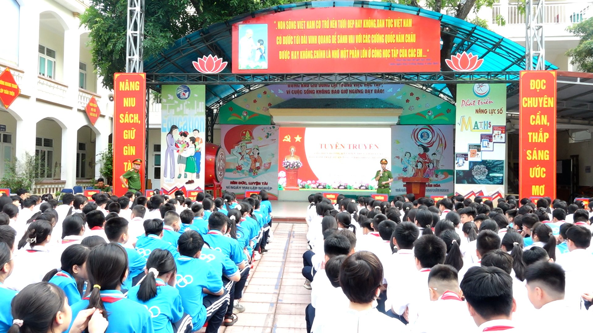 Quang cảnh chương trình. Quang cảnh chương trình.