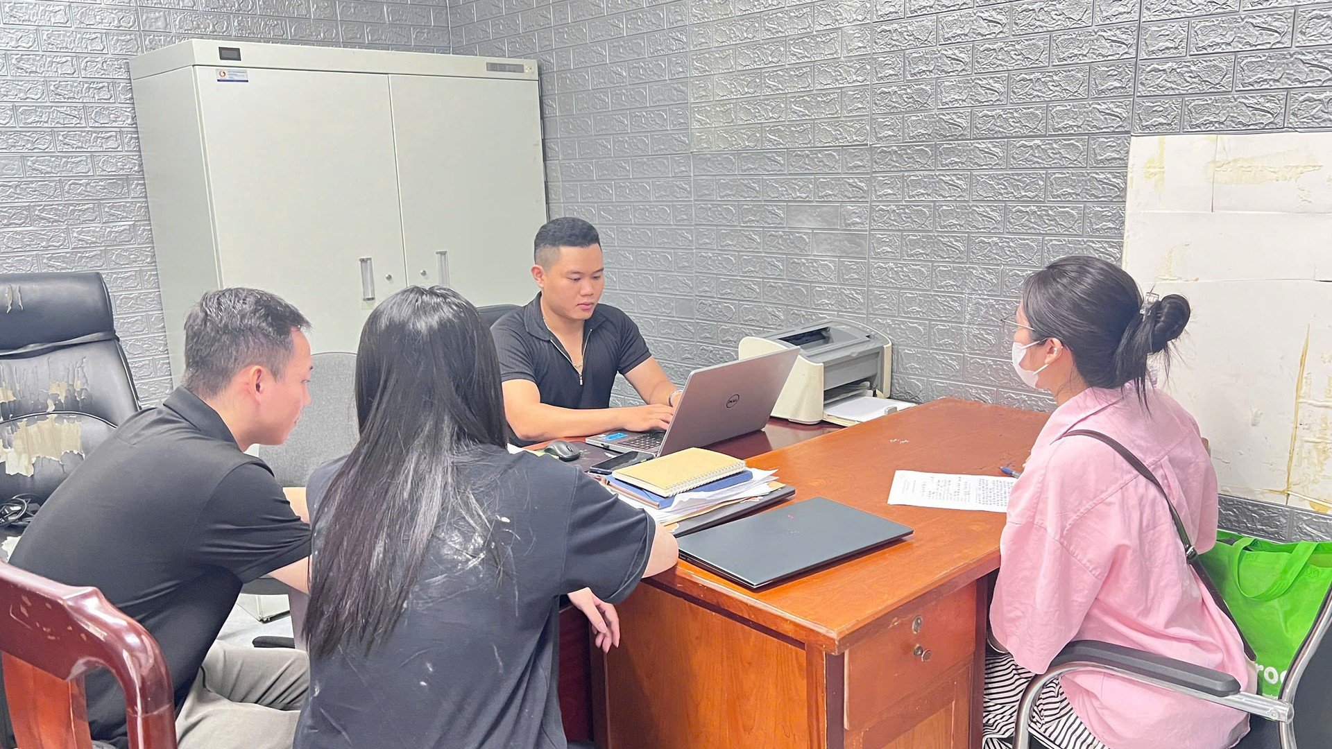 Lực lượng chức năng làm việc với đối tượng Lực lượng chức năng làm việc với đối tượng