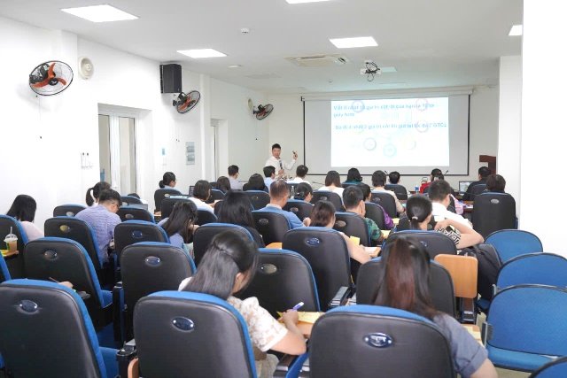 Các học viên tham gia khóa tập huấn ứng dụng AI trong đào tạo khởi nghiệp sáng tạo tại Đà Nẵng. Ảnh: Cổng thông tin Khởi nghiệp đổi mới sáng tạo Đà Nẵng. Các học viên tham gia khóa tập huấn ứng dụng AI trong đào tạo khởi nghiệp sáng tạo tại Đà Nẵng. Ảnh: Cổng thông tin Khởi nghiệp đổi mới sáng tạo Đà Nẵng.