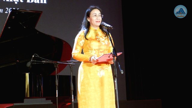 Phó Chủ tịch UBND thành phố Nguyễn Thị Anh Thi phát biểu chào mừng. Phó Chủ tịch UBND thành phố Nguyễn Thị Anh Thi phát biểu chào mừng.