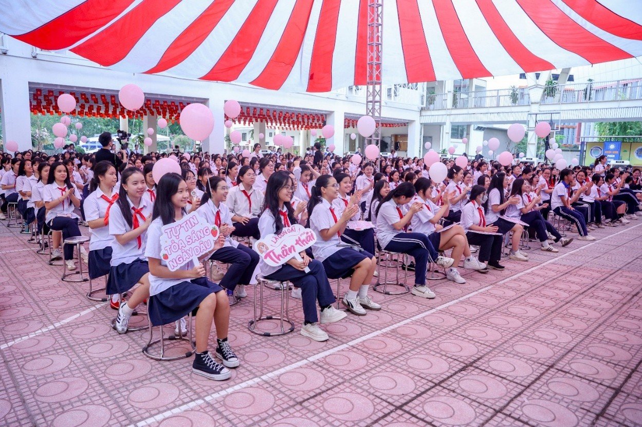 Nữ sinh trường Hoàng Mai – Hà Nội tham gia chuyên đề giáo dục chăm sóc sức khỏe tuổi dậy thì Nữ sinh trường Hoàng Mai – Hà Nội tham gia chuyên đề giáo dục chăm sóc sức khỏe tuổi dậy thì