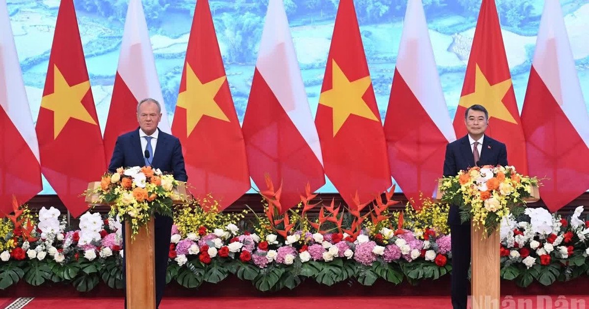 Thủ tướng Chính phủ Lê Minh Hưng và Thủ tướng Ba Lan Donald Tusk họp báo sau hội đàm. (Ảnh: TRẦN HẢI) Thủ tướng Chính phủ Lê Minh Hưng và Thủ tướng Ba Lan Donald Tusk họp báo sau hội đàm. (Ảnh: TRẦN HẢI)
