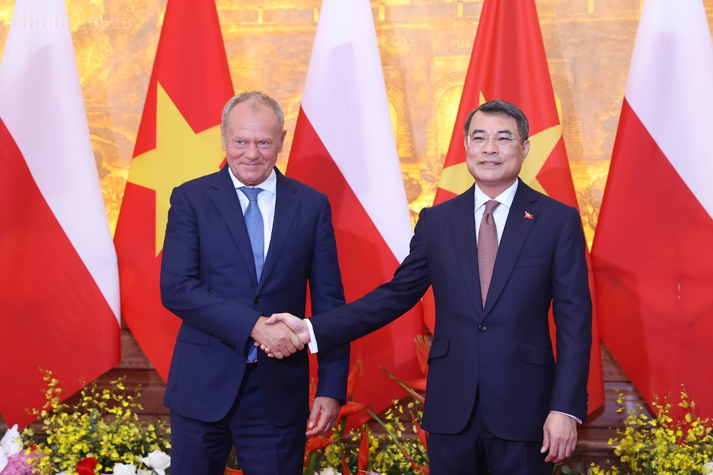 Thủ tướng L&ecirc; Minh Hưng v&agrave; Thủ tướng Donald Tusk - Ảnh: chinhphu.vn