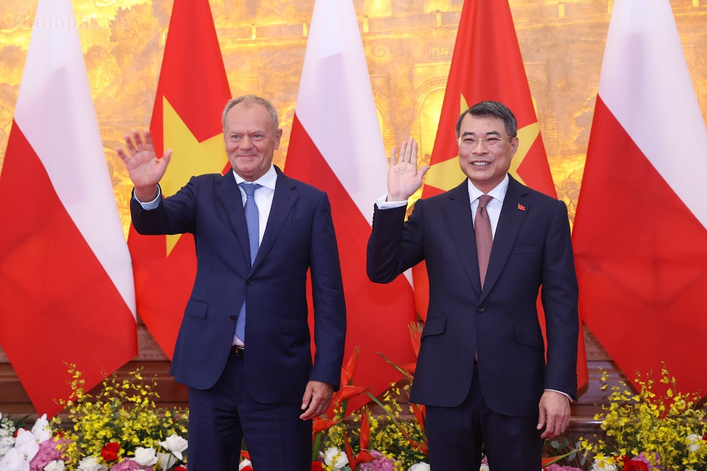 Thủ tướng L&ecirc; Minh Hưng v&agrave; Thủ tướng Donald Tusk - Ảnh: chinhphu.vn