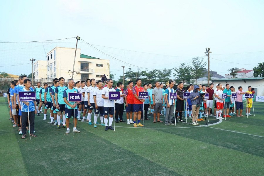 Giải đấu thu hút gần 200 vận động viên đến từ 10 đội bóng trên địa bàn Hà Tĩnh Giải đấu thu hút gần 200 vận động viên đến từ 10 đội bóng trên địa bàn Hà Tĩnh