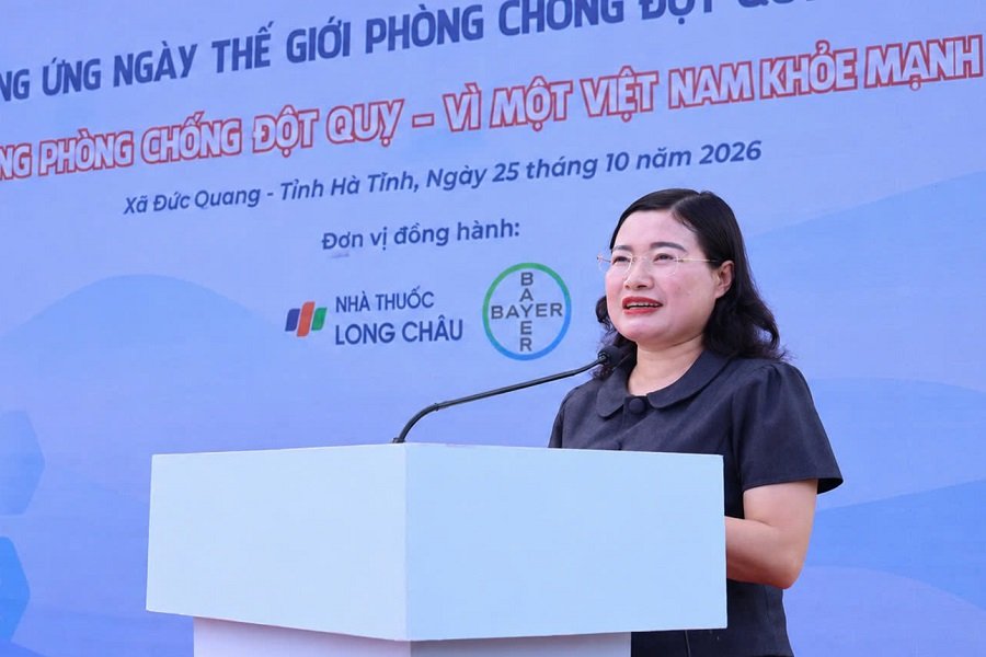 Ph&oacute; Chủ tịch UBND tỉnh H&agrave; Tĩnh Nguyễn Thị Nguyệt ph&aacute;t biểu tại chương tr&igrave;nh
